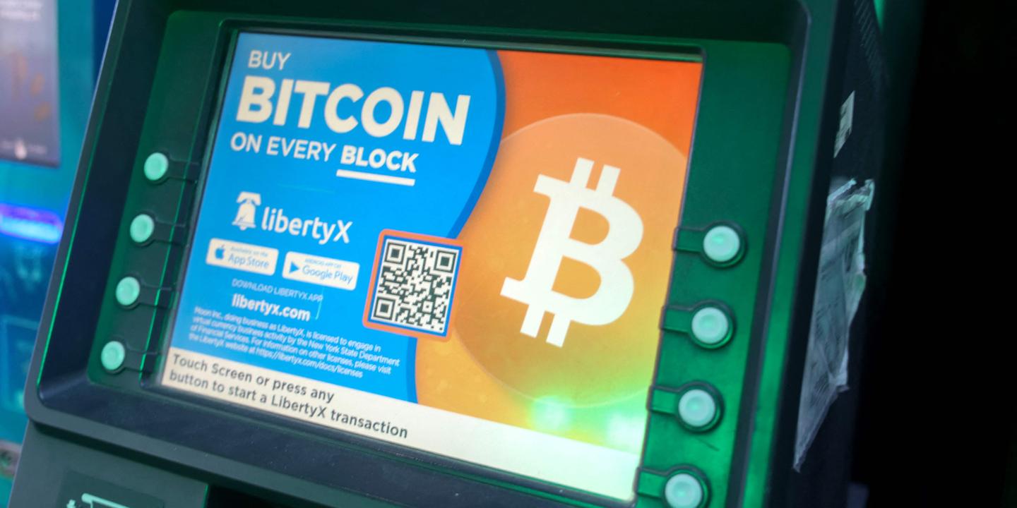 Des distributeurs de cryptomonnaies illégaux, installés dans des épiceries  ou des taxiphones, saisis par la justice