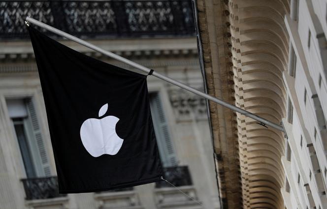 Un logo Apple à Paris, le 3 mars 2016.