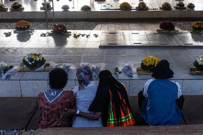 Uma das valas comuns no Parque Memorial do Genocídio de Nyanza, em Kigali, 11 de abril de 2024.