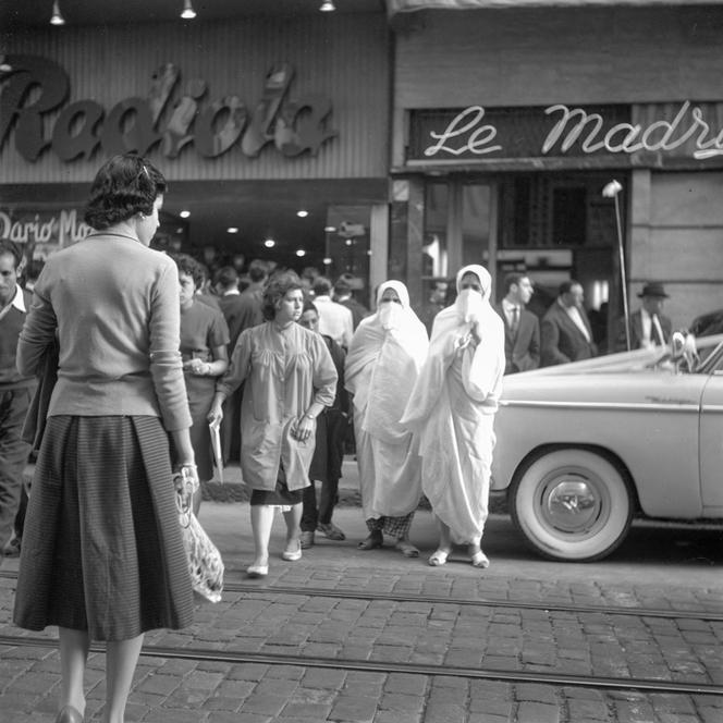 A Bab-El-Oued (Algérie), en avril 1959, par Pierre Bourdieu.