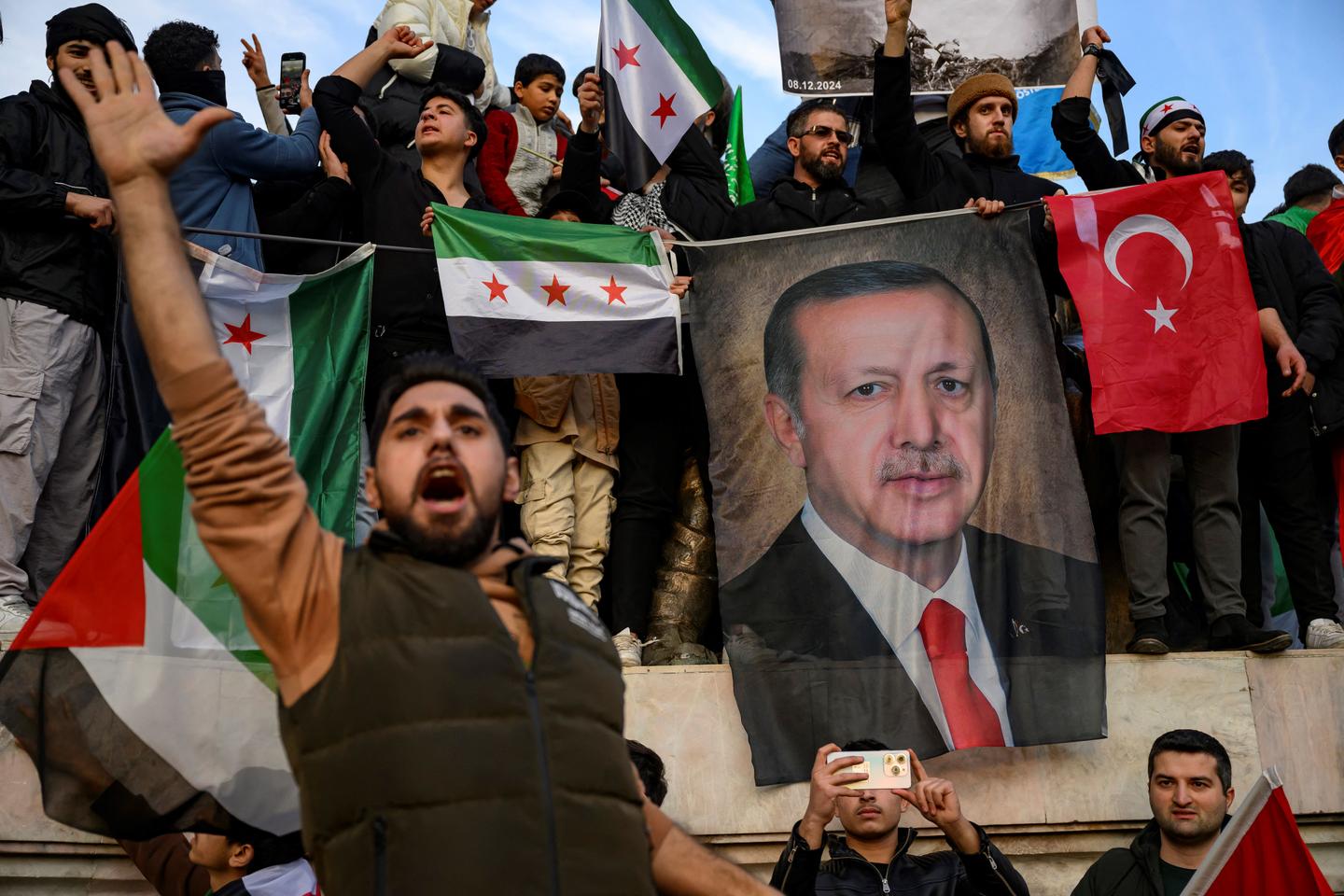 戦争の始まりから独裁者の崩壊まで、トルコはシリアの歴史の影にあった