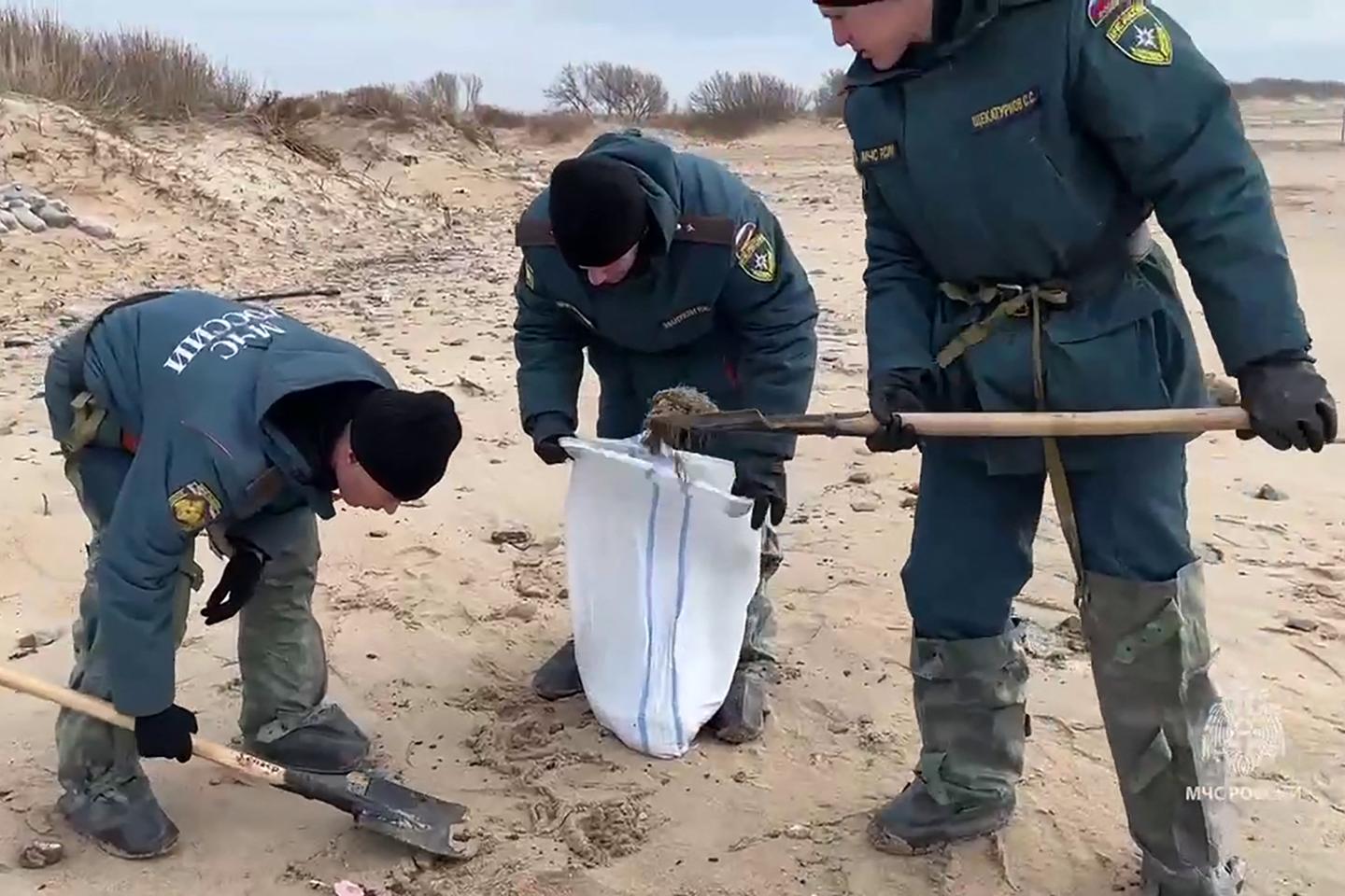 Russie marée noire sur une partie de la riviera en mer Noire après le naufrage de deux pétroliers