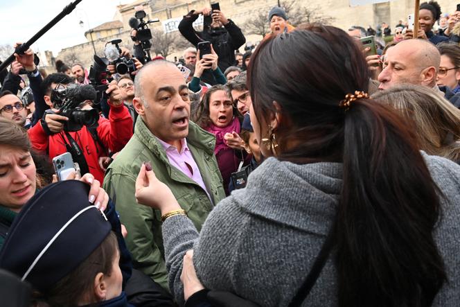 Christophe Bruschi, em frente ao tribunal de Avignon, França, 19 de dezembro de 2024.