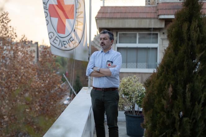 Stephan Sakalian, chefe da delegação do Comitê Internacional da Cruz Vermelha (CICV) na Síria, na sede do CICV em Damasco, 20 de dezembro de 2024.