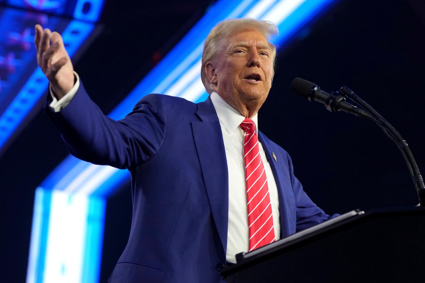 US president-elect touts 'the Trump effect' at rally in Phoenix