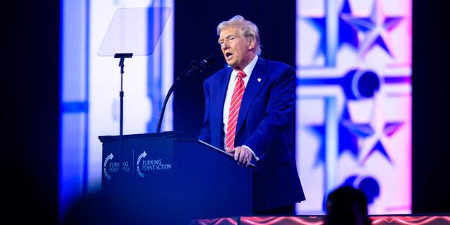 « On parle souvent de carnaval à propos des meetings de Donald Trump. C’est tout à fait juste »