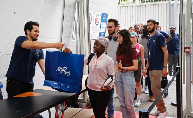 Distribution alimentaire pour les étudiants, organisée par l’association StudHelp, à Paris, en novembre 2024.