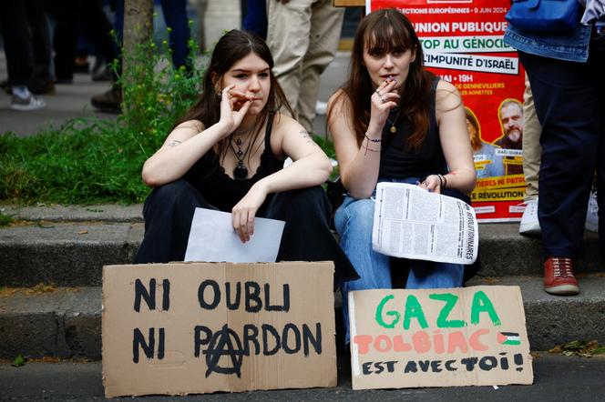 Alunos da faculdade Tolbiac, durante a manifestação de 1º de maio, em Paris, 1º de maio de 2024. 