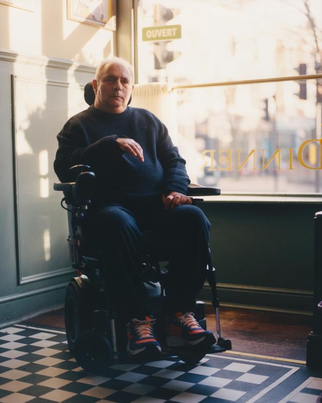 Hanif Kureishi, chez lui, à Londres, le 29 novembre 2024.