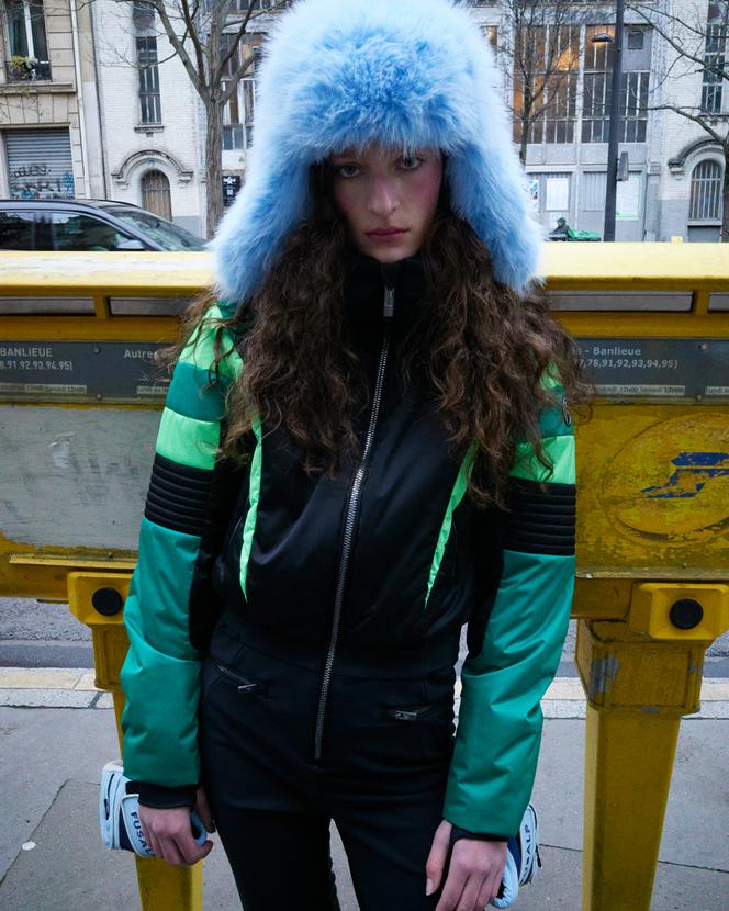 Combinaison de ski Julienne, en polyester et polyuréthane, 1 190 €, chapka et gants, Fusalp. fusalp.com