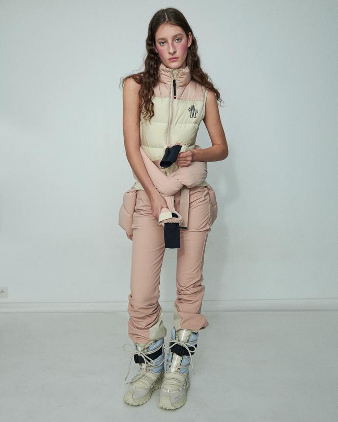 Doudoune en Nylon technique rembourrée de plumes et salopette en popeline technique stretch, rembourrée de plumes, après-ski, prix sur demande, Moncler Grenoble. moncler.com