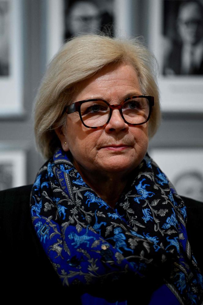 Catherine Vautrin, Ministra do Trabalho, da Saúde, da Solidariedade e da Família, durante a transferência do poder para o Ministério da Saúde, em Paris, 24 de dezembro de 2024.