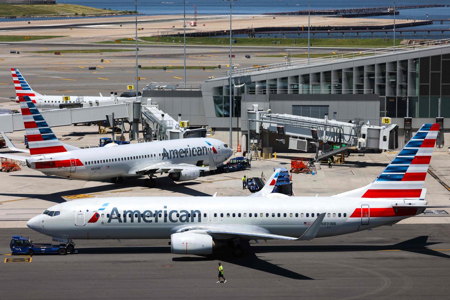 American Airlines resumes flights after Christmas Eve ground stop due to 'technical issue'