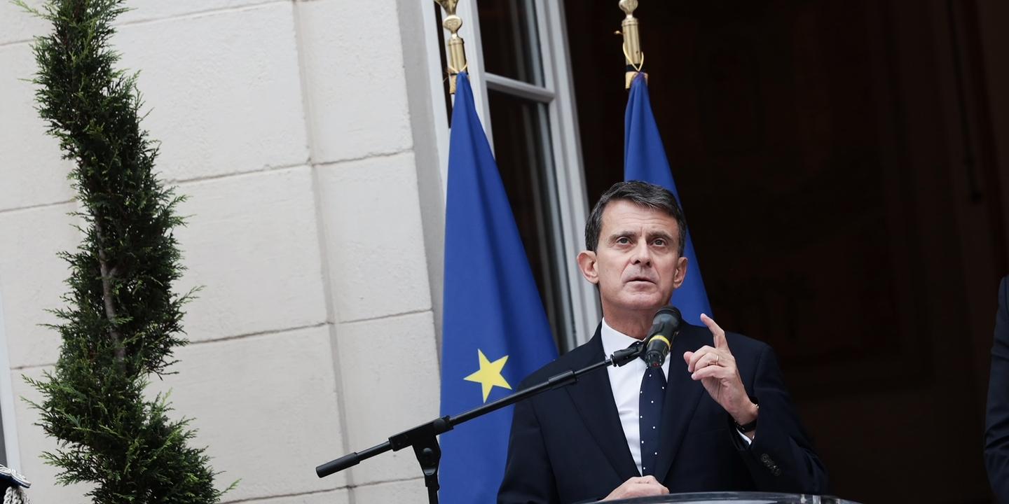 En direct, Mayotte : Manuel Valls souhaite « reconstruire Mayotte en mieux et différemment » après le passage du cyclone Chido