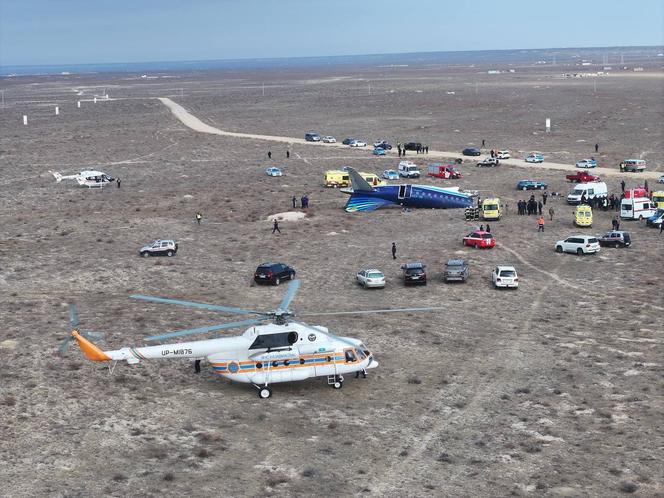 Une vue de drone montre le site du crash de l’avion d’Azerbaijan Airlines près de la ville d’Aktaou, au Kazakhstan, le 25 décembre 2024.
