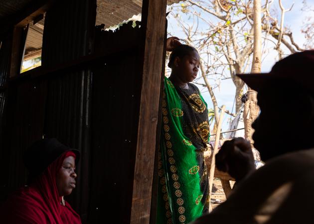 Fatounia Ahamadi (in green) and her family, in Dzaoudzi, Mayotte, Petite-Terre, on December 24, 2024.