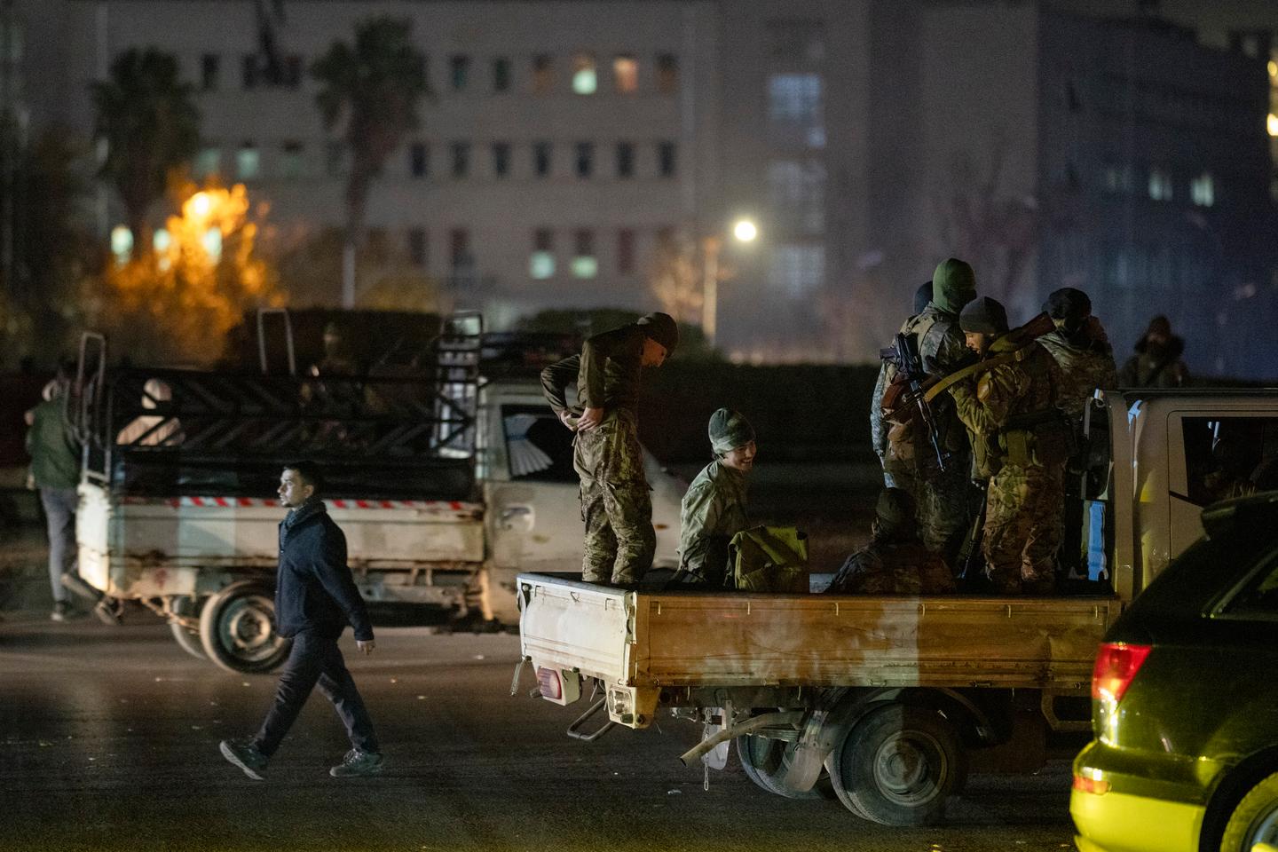 Syria's new government negotiates the disbanding of armed groups