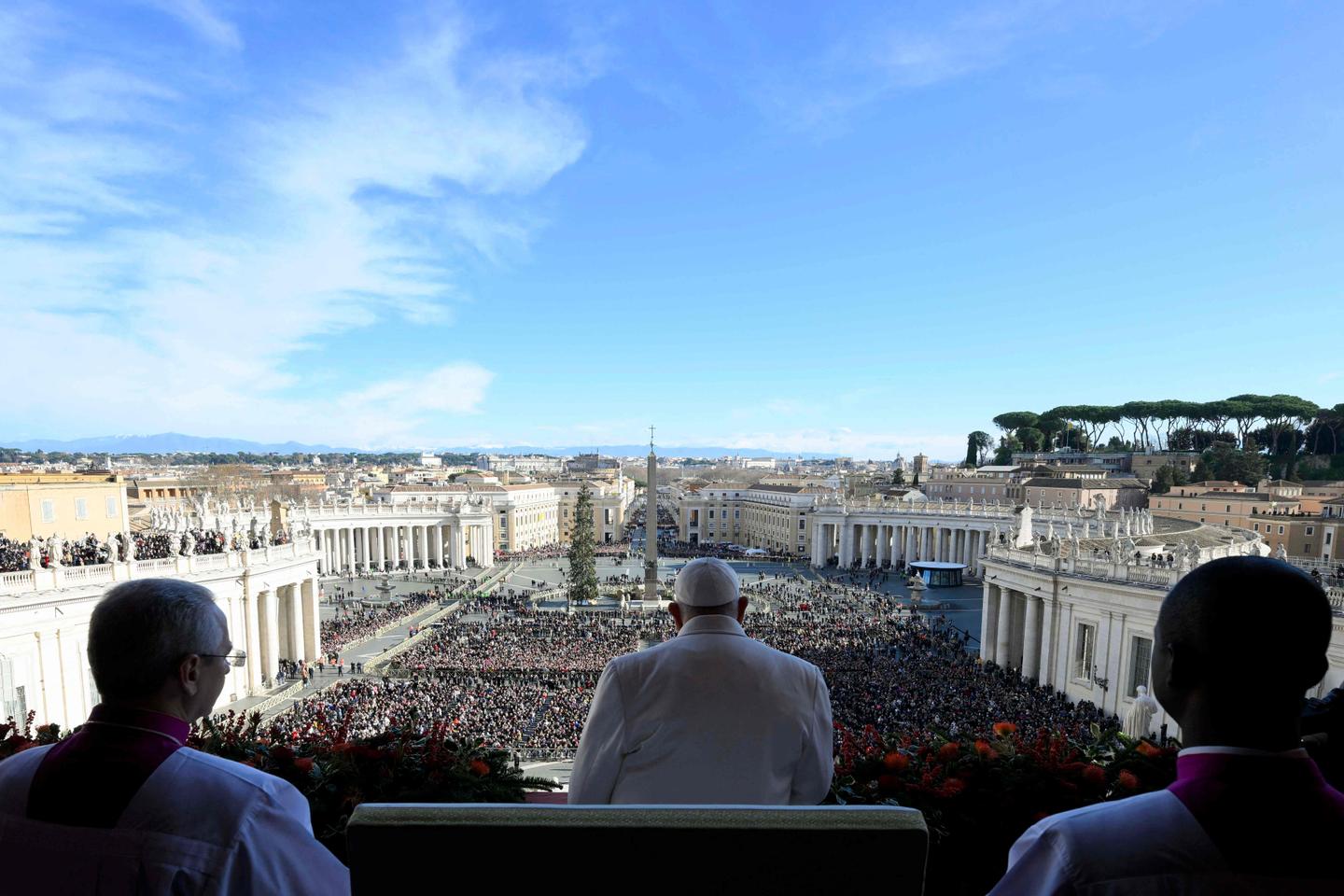 Pope calls for 'arms to be silenced' in Christmas message