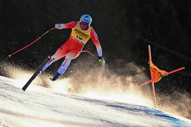 O esquiador suíço Alexis Monney durante prova de downhill da Copa do Mundo, em Bormio (Itália), 28 de dezembro de 2024.