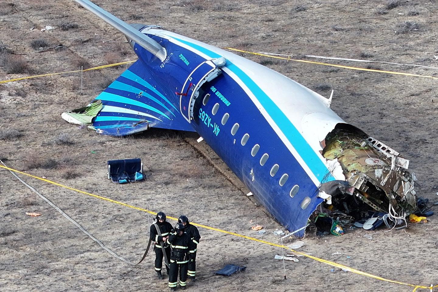 Putin apologizes for Azerbaijan plane crashing in Russia's airspace
