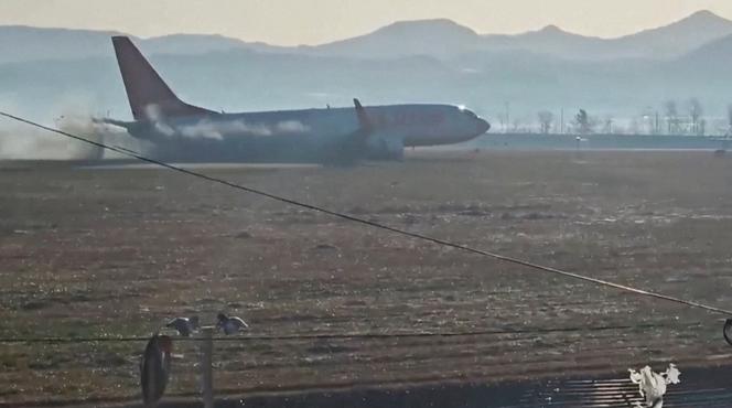 Sur les lieux de l’accident, à l’aéroport international de Muan (Corée du Sud), le 29 décembre 2024.