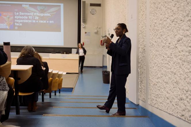 Racky Ka-Sy psychologue sociale lors d’un cours “Soins différenciés, discrimination et racisme en santé”, à la Faculté de médecine de l’hôpital Saint-Antoine, à Paris, le 2 décembre 2024. 