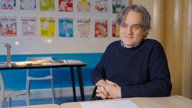 O designer Riss, no documentário “Charlie, vers et contre tout”, de Jérôme Lambert e Philippe Picard.