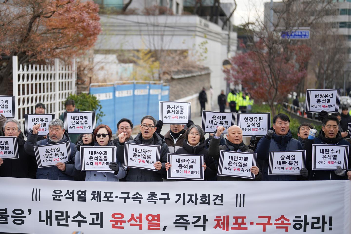 South Korea: Court issues warrants to detain impeached President Yoon Suk Yeol and search his office