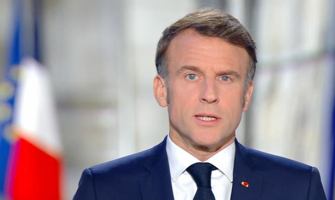 Captura de tela da intervenção televisiva de Emmanuel Macron.