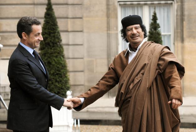 French president Nicolas Sarkozy welcomes Libyan leader Muammar Gaddafi to the Elysée Palace, Paris, December 10, 2007.