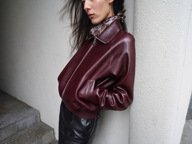 Blouson court en cuir, pantalon et bandana, Hermès, prix sur demande. hermès.com