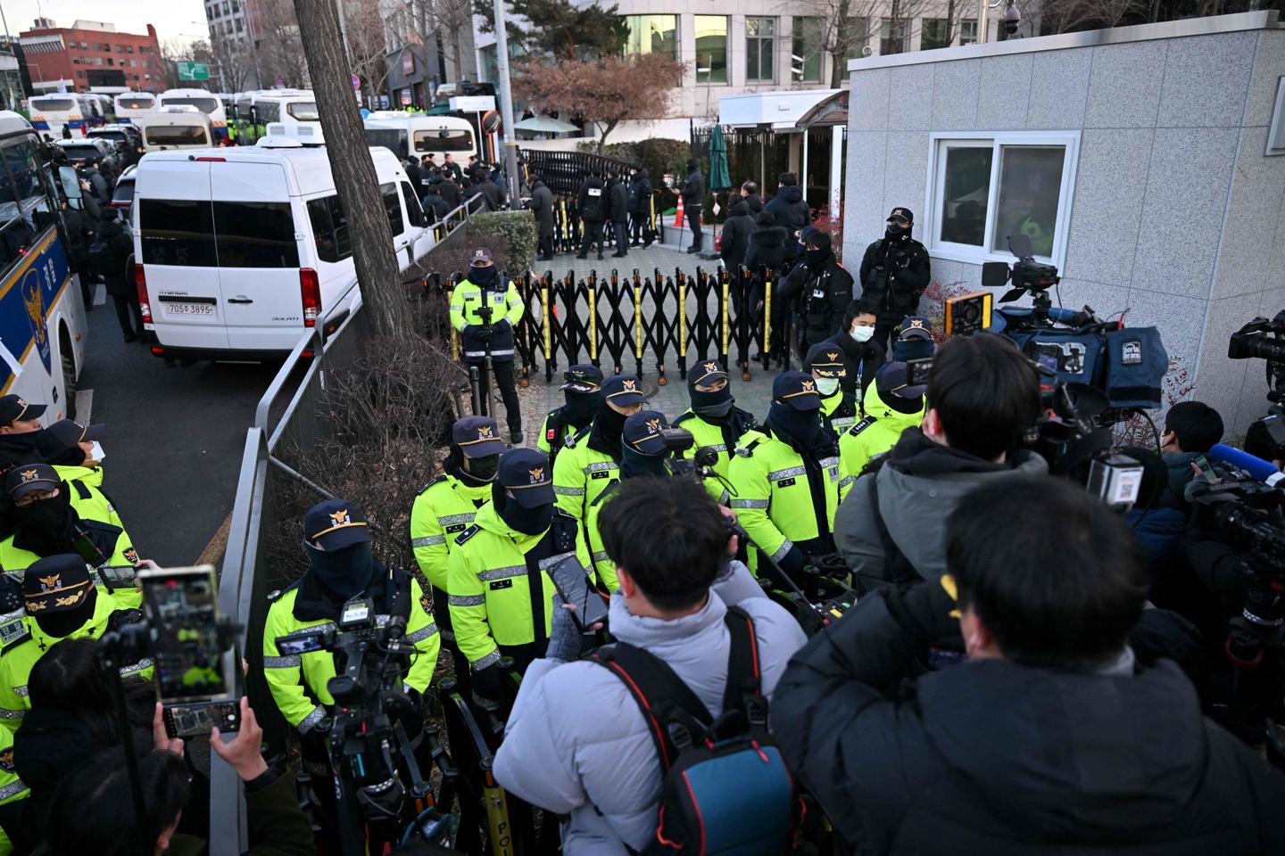 South Korean investigators in standoff to arrest impeached President Yoon Suk Yeol