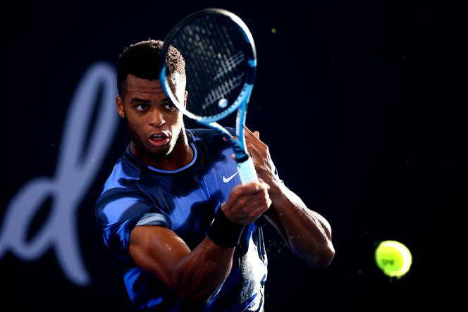 Giovanni Mpetshi Perricard, durante partida contra o tcheco Jakub Mensik, em Brisbane (Austrália), em 3 de janeiro de 2024.