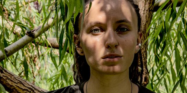 La poétesse et caporale ukrainienne Yaryna Chornohuz, entre les mots et les armes