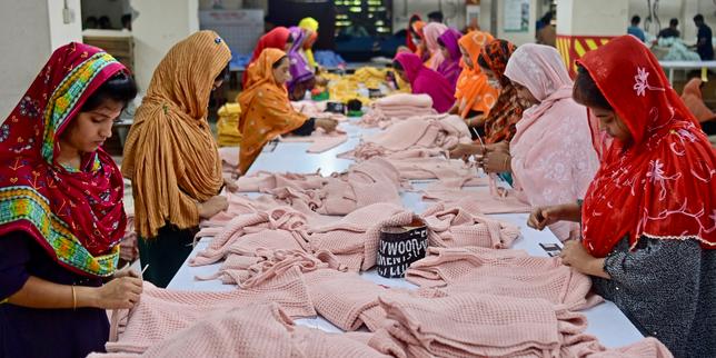 In Bangladesh, French brands criticized for failing to protect workers' rights