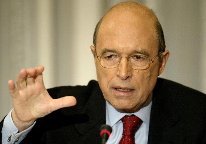 L’ancien premier ministre grec Costas Simitis, le 3 décembre 2003 à Athènes.