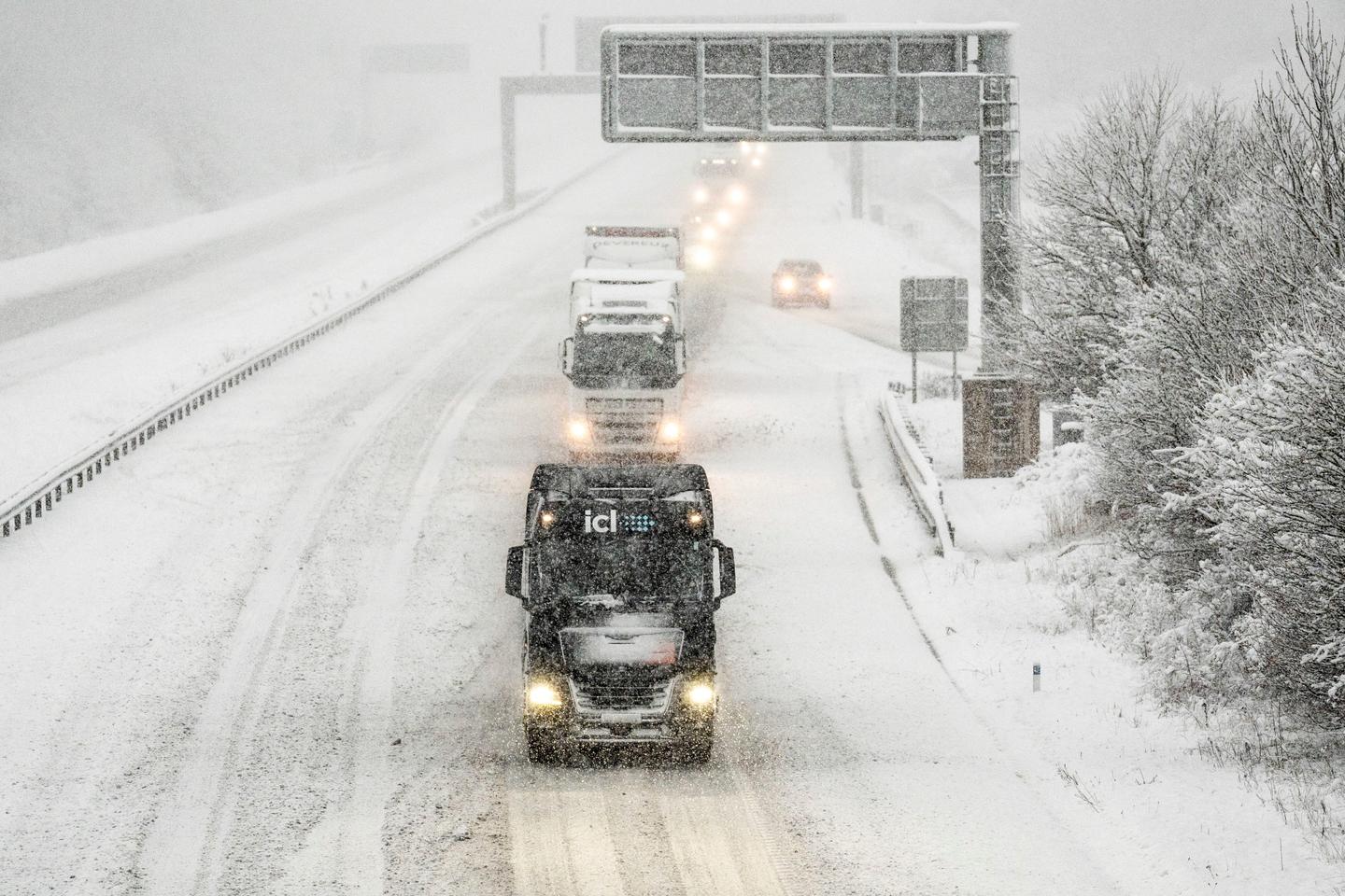 Heavy snow brings widespread disruption across the UK and Germany
