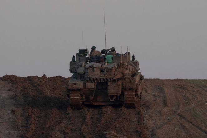 Un véhicule de l’armée israélienne près de la frontière entre Israël et Gaza, le 1ᵉʳ janvier 2025. 