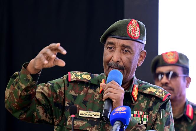 General Abdel Fattah Abdelrahman Al-Bourhane em Port Sudan, 25 de novembro de 2024.
