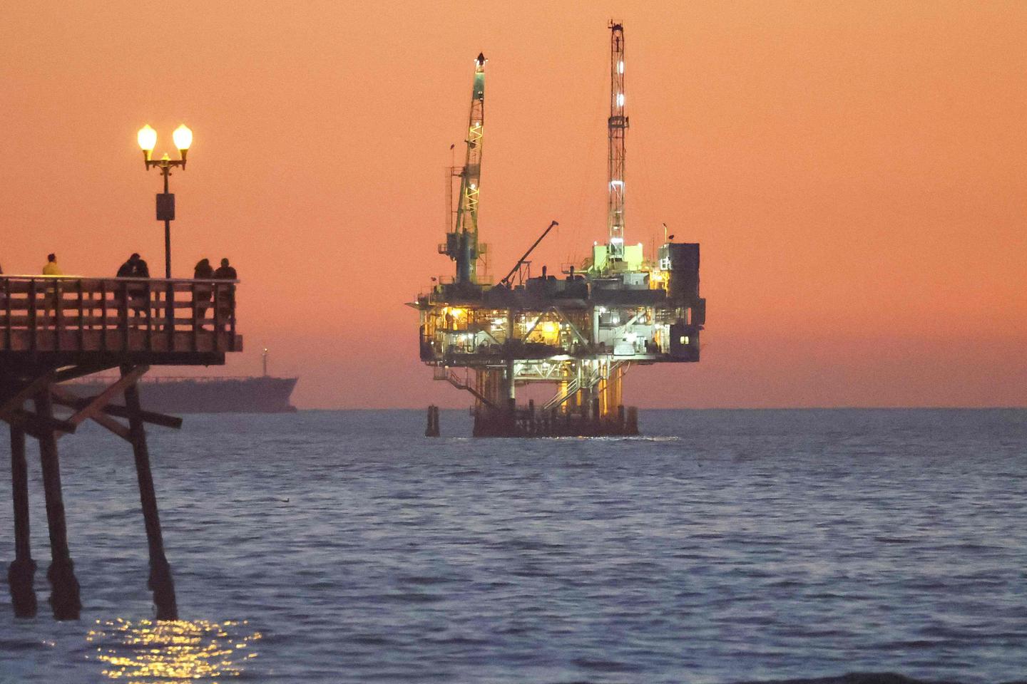 Biden issues mass offshore drilling ban