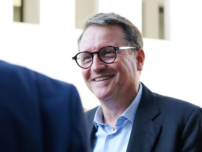 O CEO da TF1, Rodolphe Belmer, durante a inauguração do novo conjunto da série “Plus belle la vie”, em Marselha, 11 de outubro de 2023.