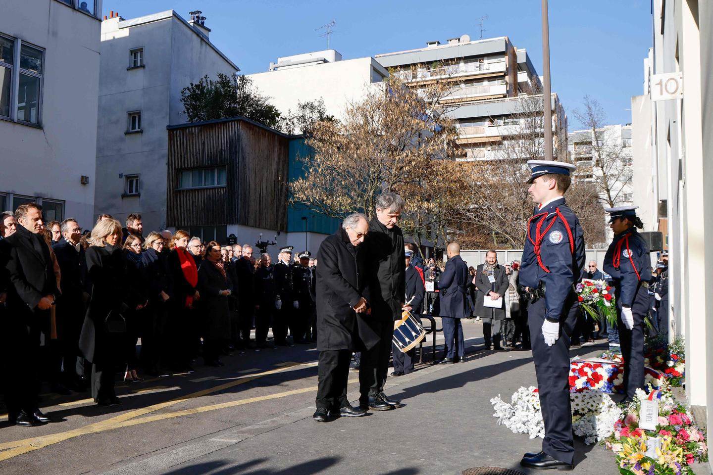 'I lost brothers that morning': In front of the former 'Charlie Hebdo' premises and the Hyper Cacher, a tribute to the victims and their families
