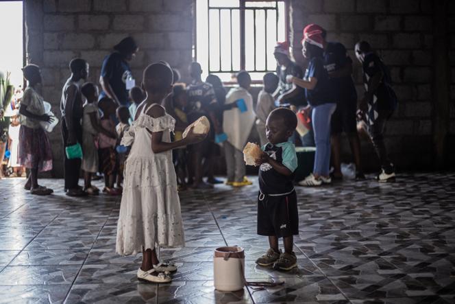 Crianças do campo de deslocados em Buhimba, norte de Goma (RDC), 22 de dezembro de 2024.