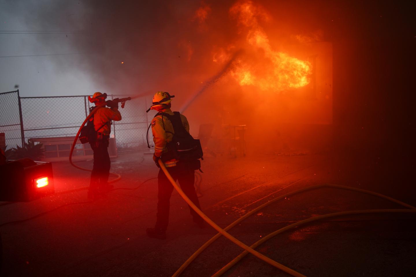 Many structures already destroyed in Pacific Palisades wildfire, California governor says – Technologist
