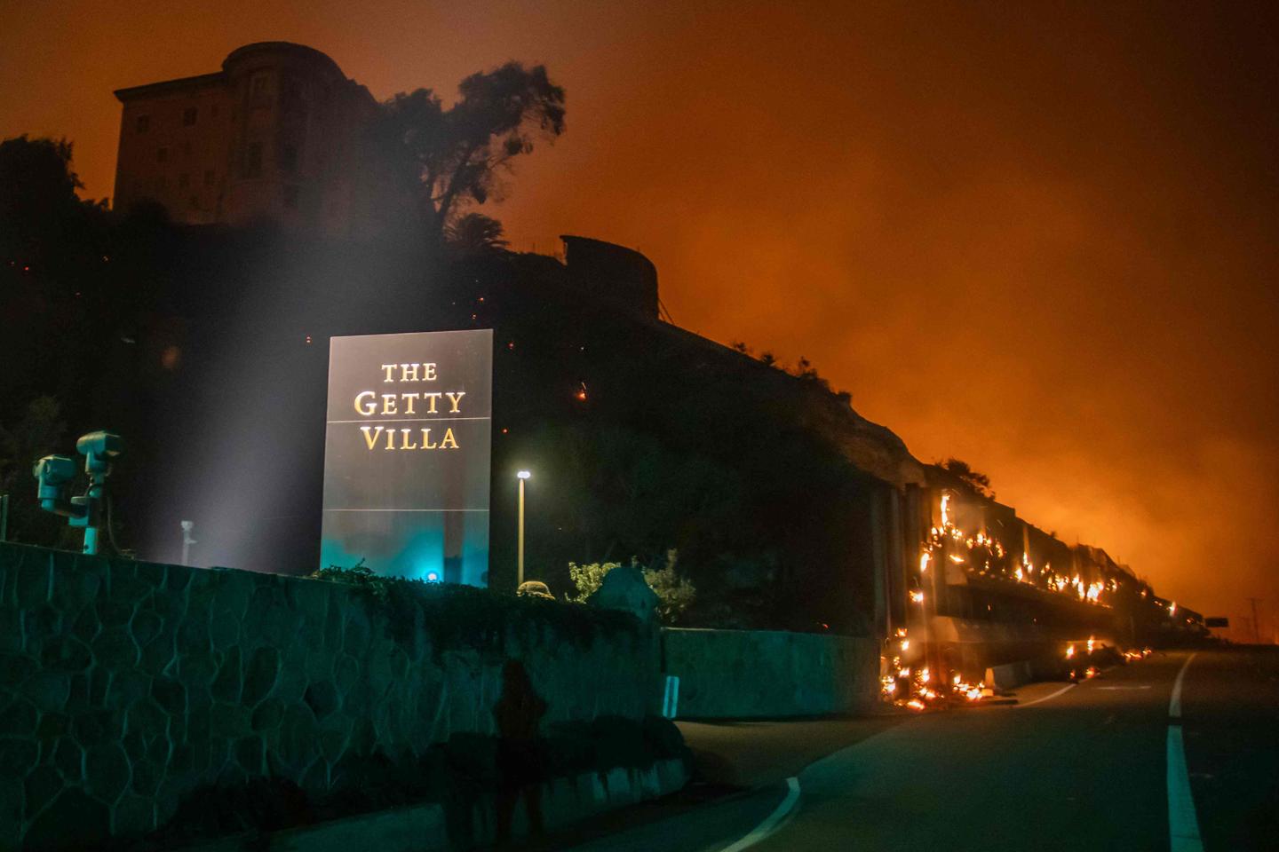 Regarder la vidéo Incendies à Los Angeles : artistes et collectionneurs font l’inventaire des œuvres d’art carbonisées