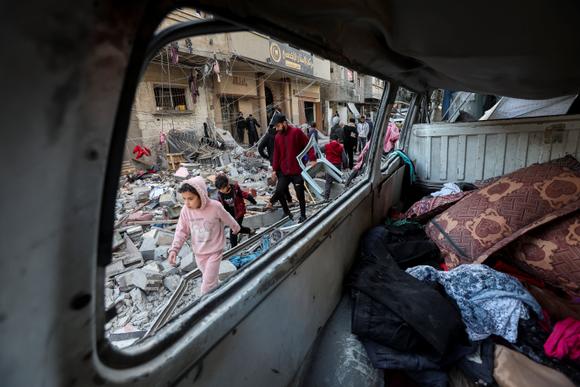 A Nousseirat, sur le site d’une frappe israélienne, le 9 janvier 2025.