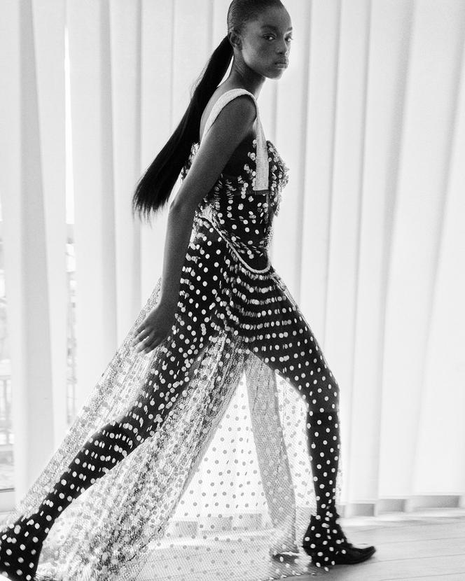 Robe en dentelle drapée, prix sur demande, et bottines Louis Vuitton. louisvuitton.com