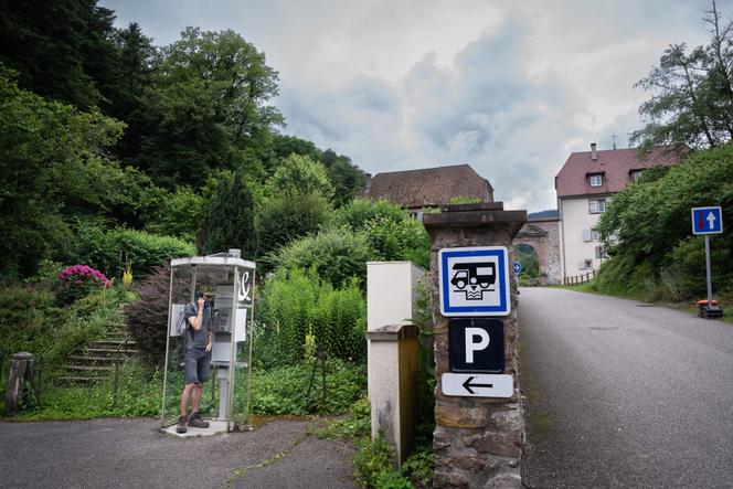 La cabine téléphonique publique de Murbach (Haut-Rhin), le 12 juillet 2024.