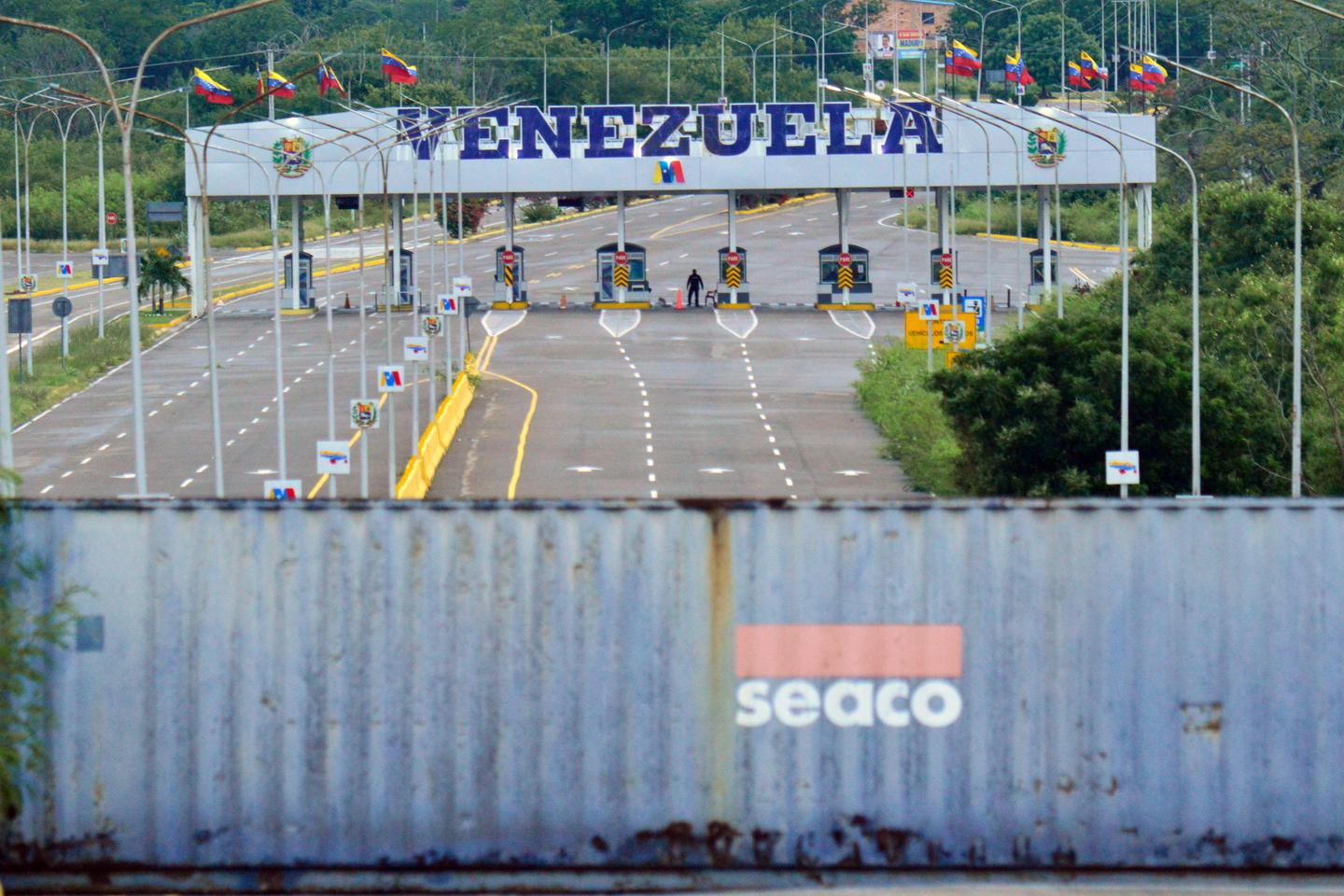 Venezuela closes Colombia border ahead of Maduro's swearing-in