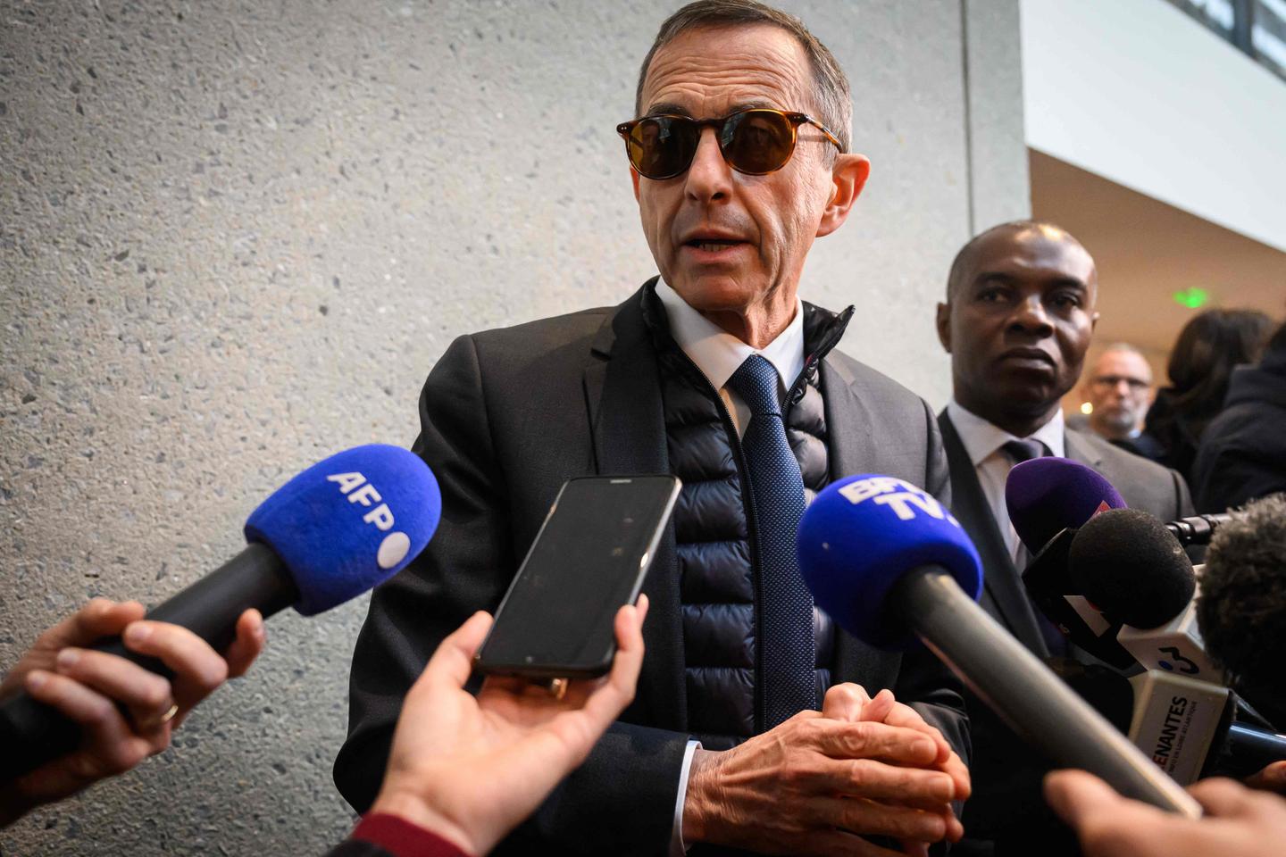 Paris says Algeria 'seeking to humiliate France'